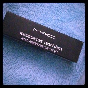 MAC Versicolor Stain